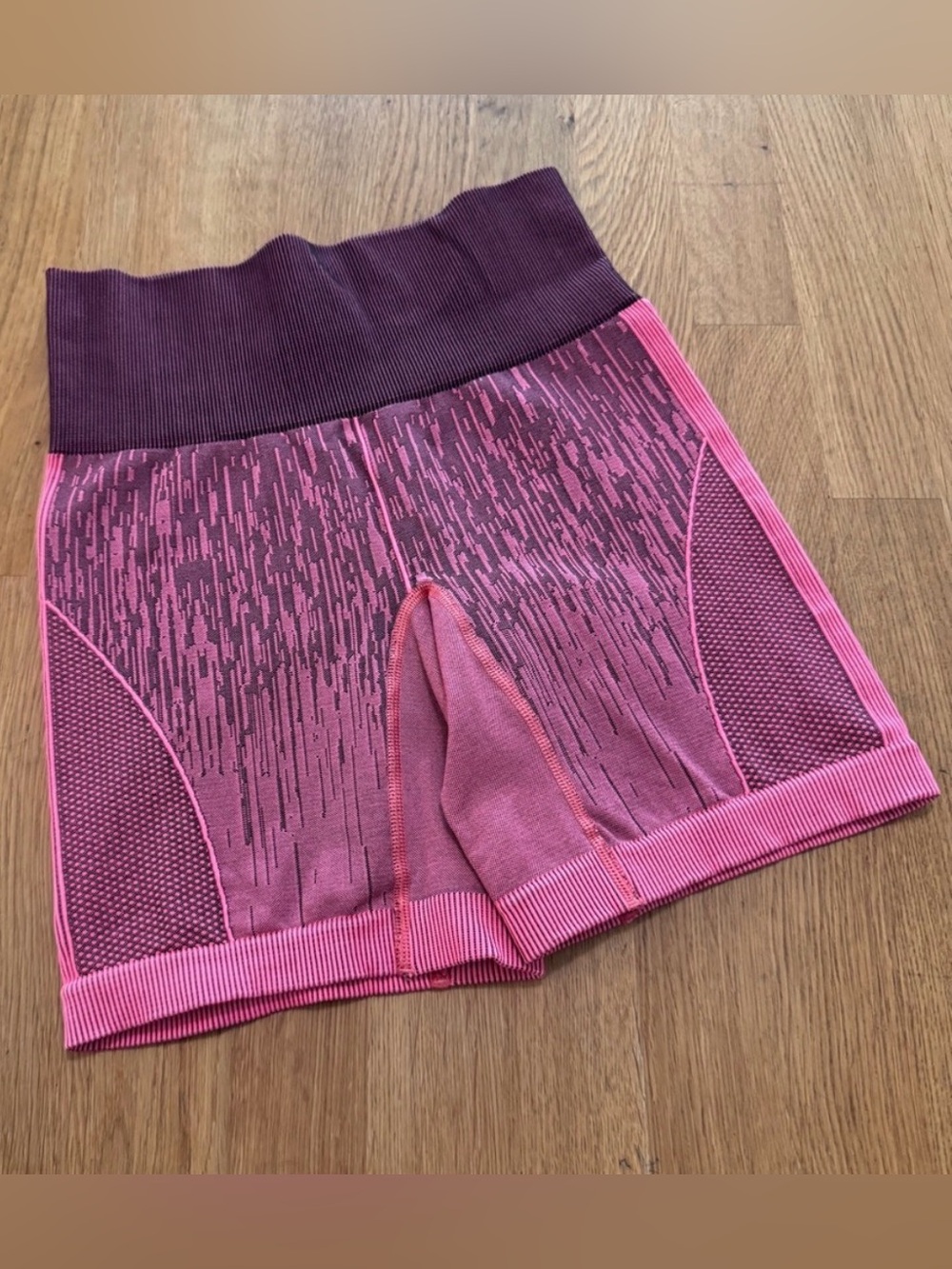 Lululemon SMALL Sculpt Seamless Mid Rise 6 Inch Bike Shorts in Electric Coral